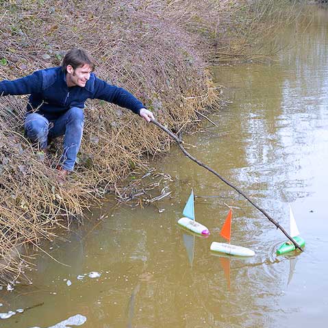 Flessenbootje van Floris Hovers - IKONIC