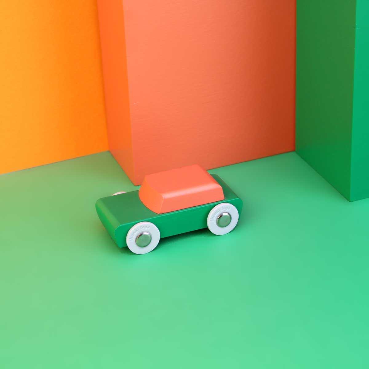Floris Hovers Duotone Car 1 - IKONIC